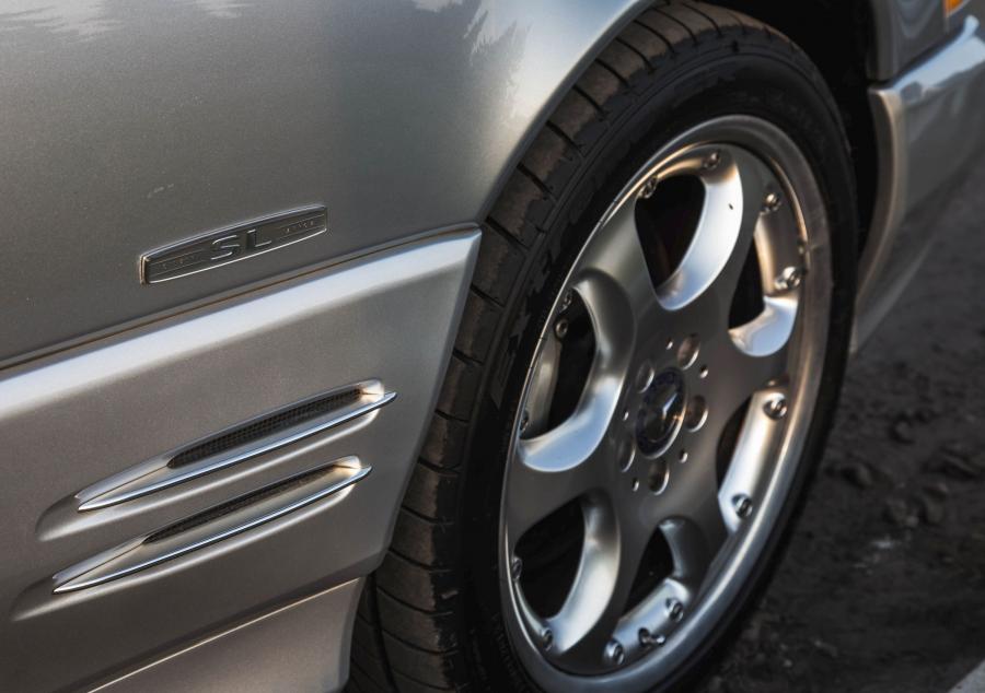 Детали экстерьера Mercedes-Benz SL500 Silver Arrow (R129) 2001 года  (US) (фото 10 из 19)